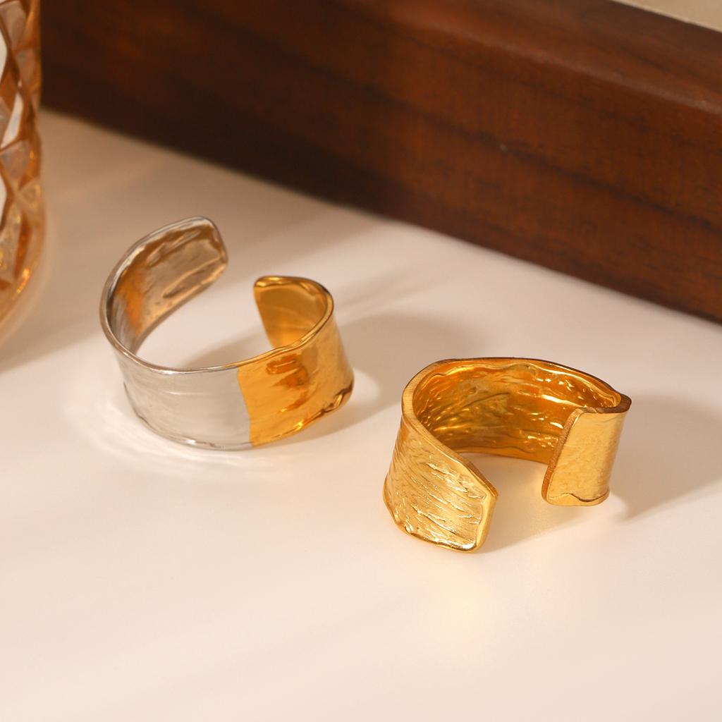 Euro-amerikanischer Stil 18K vergoldeter strukturierter Edelstahl offener Ring für Damen, nicht verblassender Titanstahl Handschmuck