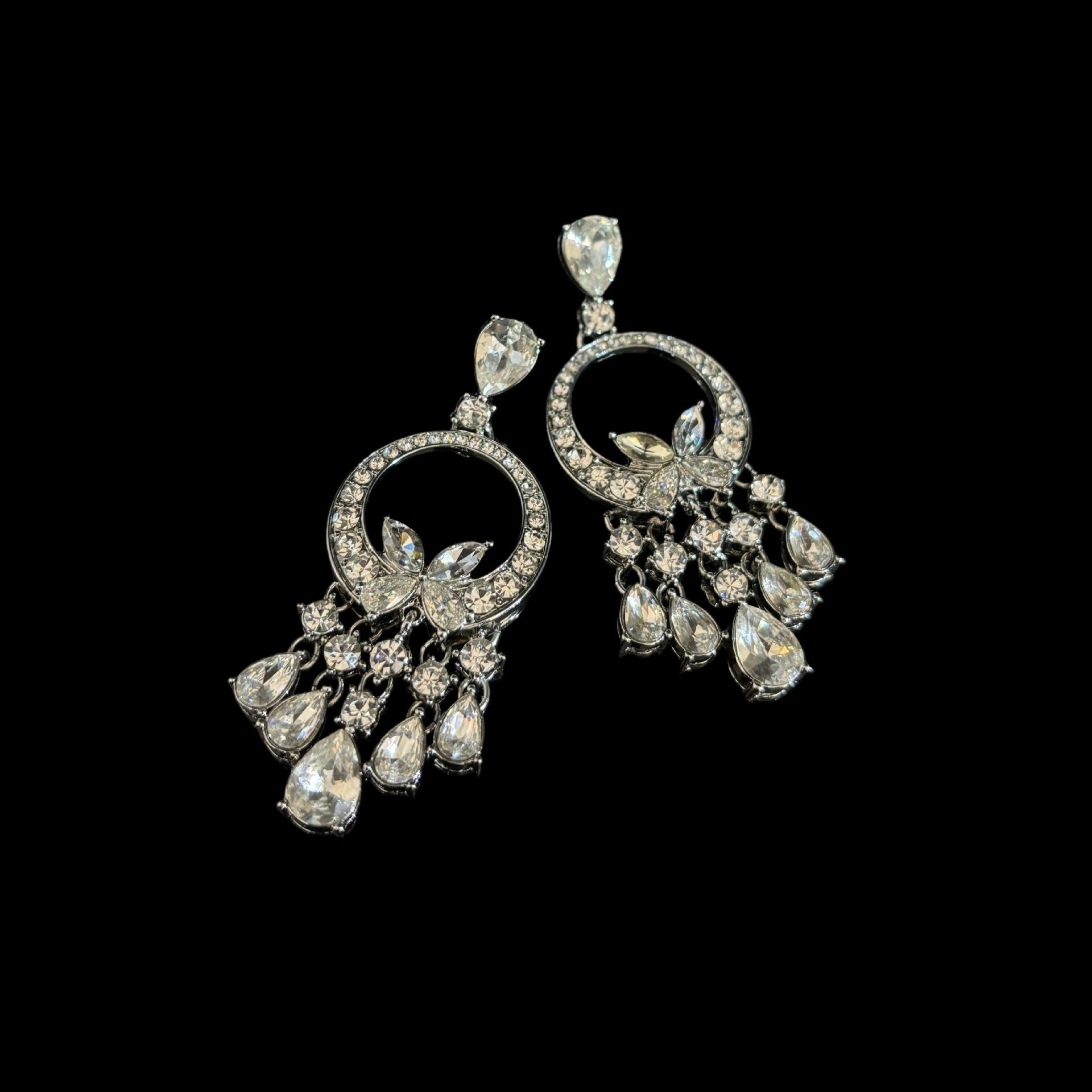 

Court Style Exquisite Temperament Long Fringed Dense Inlaid With Diamonds Fashion Earrings High Sense Versatile Elegant Necklace Set