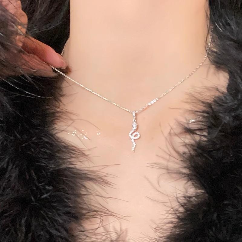 Collana a Serpente Piccolo Catena per Maglione da Donna Collana con Ciondolo Serpente Catena per Clavicola di Lusso Leggero di Nicchia Catena per Clavicola da Donna Sensazione di Alta Gamma