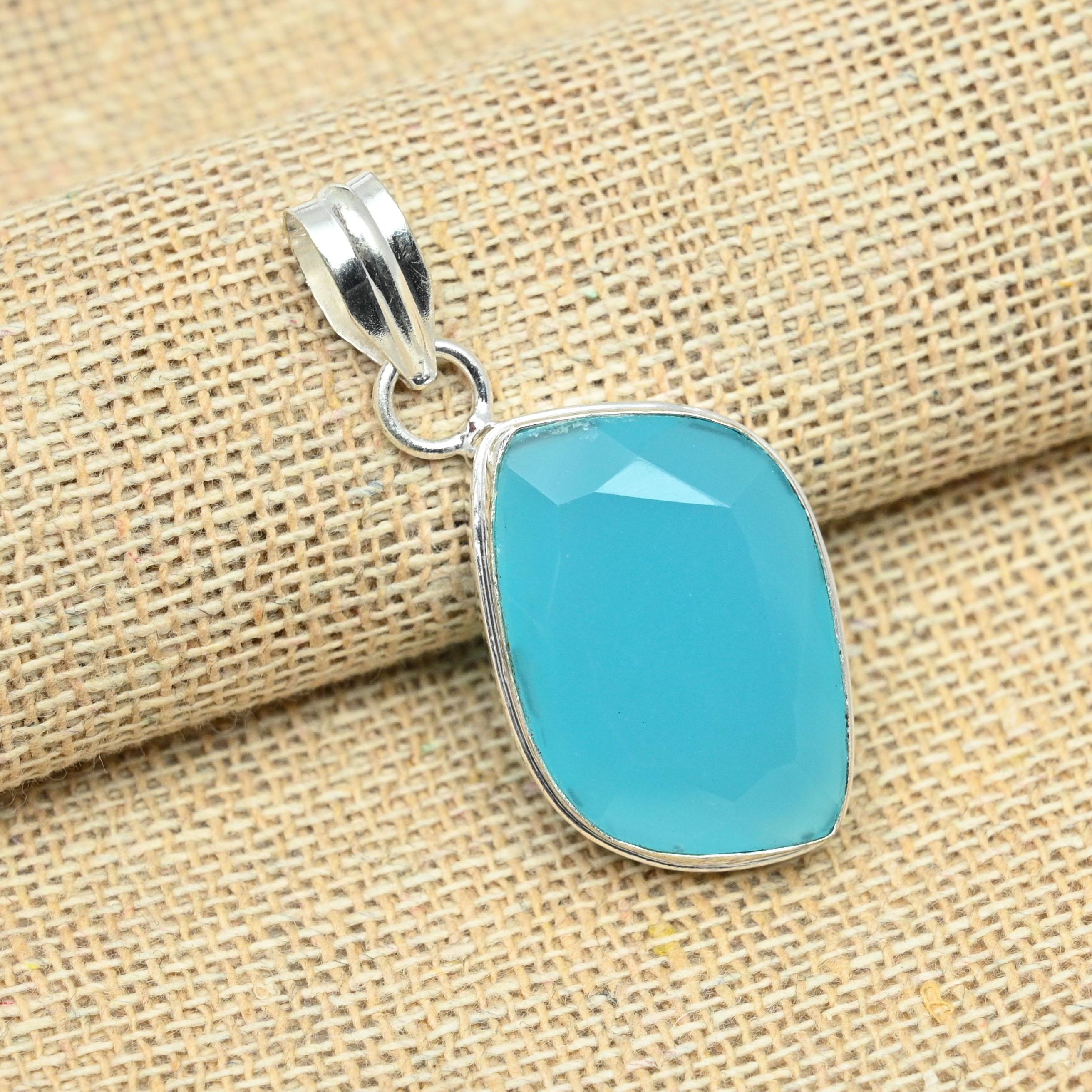 

Синий халцедон, драгоценный камень, стерлинговое серебро 925 пробы, кулон, ювелирные изделия ручной работы, рождественский подарок 1.77 Inches синий