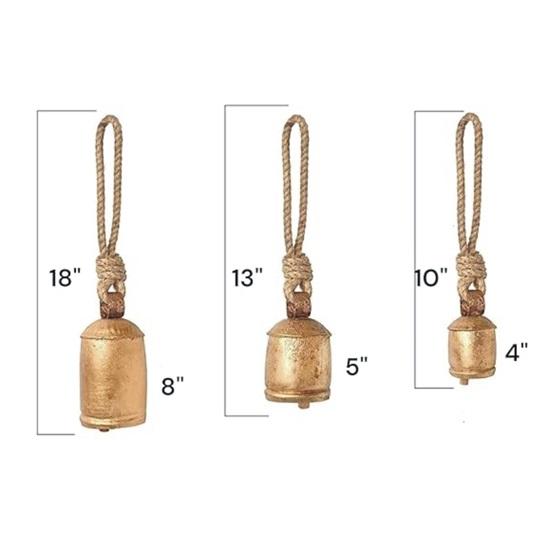 Set mit 3 handgefertigten, rustikalen Glocken zum Aufhängen an der Tür. Harmonie-Kuhglocken für glückliche Weihnachtsdekoration, Bauernhaus und Türkränze