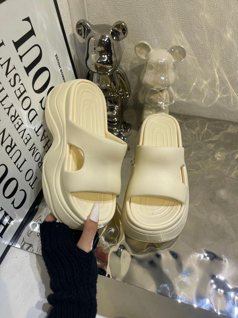 EVA Thick-soled Super Soft Anti-slip Slippers Are A New Type of Fashionable and Versatile Summer Outerwear Slippers for Women