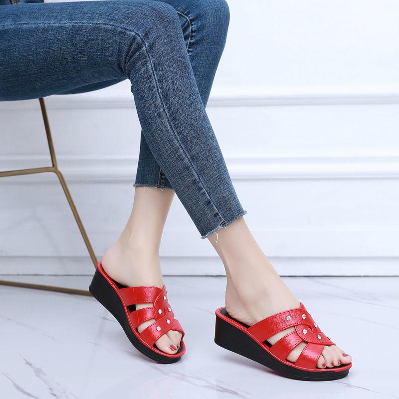 Papuci de damă cu toc înalt Îmbrăcăminte exterioară de vară Fund gros pentru casă Papuci de casă anti-alunecare Pantofi de vară pentru mamă Cu fund moale Toc cu pană Sandale cool cu ​​strasuri