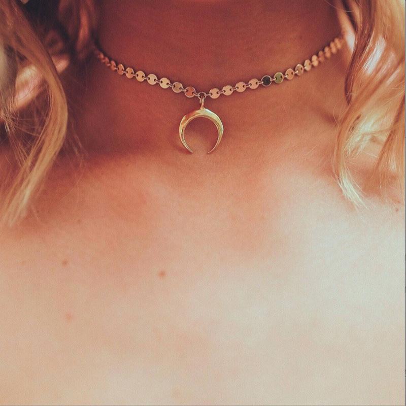 Vintage Female Collarbone Chain, Alloy Handmade Sequin Neck Chain Horn Crescent Moon Pendant Necklace