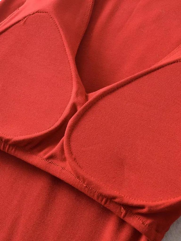 Women's V-Neck Long-Sleeve Base Layer Top with Chest Pads – Slimming, Sexy, and High-end Design for Autumn and Winter