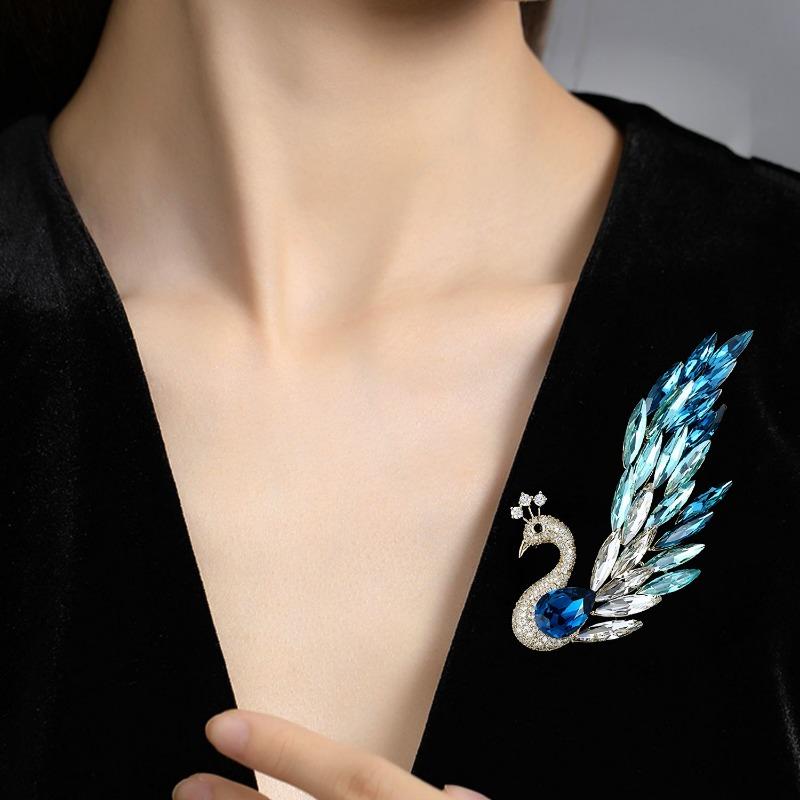 Crystal Peacock Brooch, A Fashionable and Exquisite Brooch for Women, Is Elegant, Grand, Luxurious and Versatile