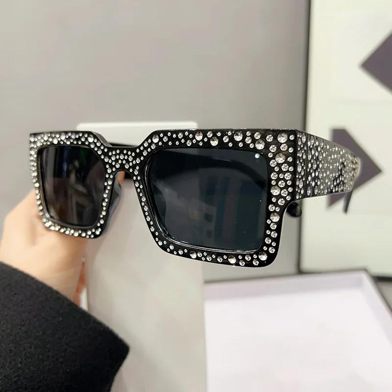 

Trendy Square Crystal Sunglasses for Women Men Rhinestone Square Diamond Sun Glasses Retro Big Frame Sparkling Glasses чорний