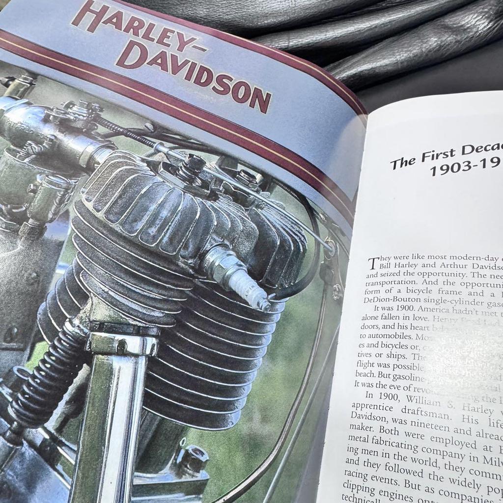 [USED] Harley Davidson Books Vintage Harley Davidson Books