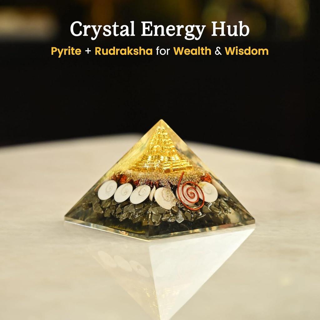 Geldmagnet Pyrit Pyramide für Vastu, Zuhause & Büro | Original Pyrit Stein mit Rudraksha, Gomati Chakra & Shri Yantra