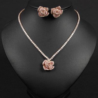 SUYU Trendige Damen Designer Leichter Luxus Rosenblüten Design Mode Zirkon Täglich Freizeit Accessoires Festival Geschenke