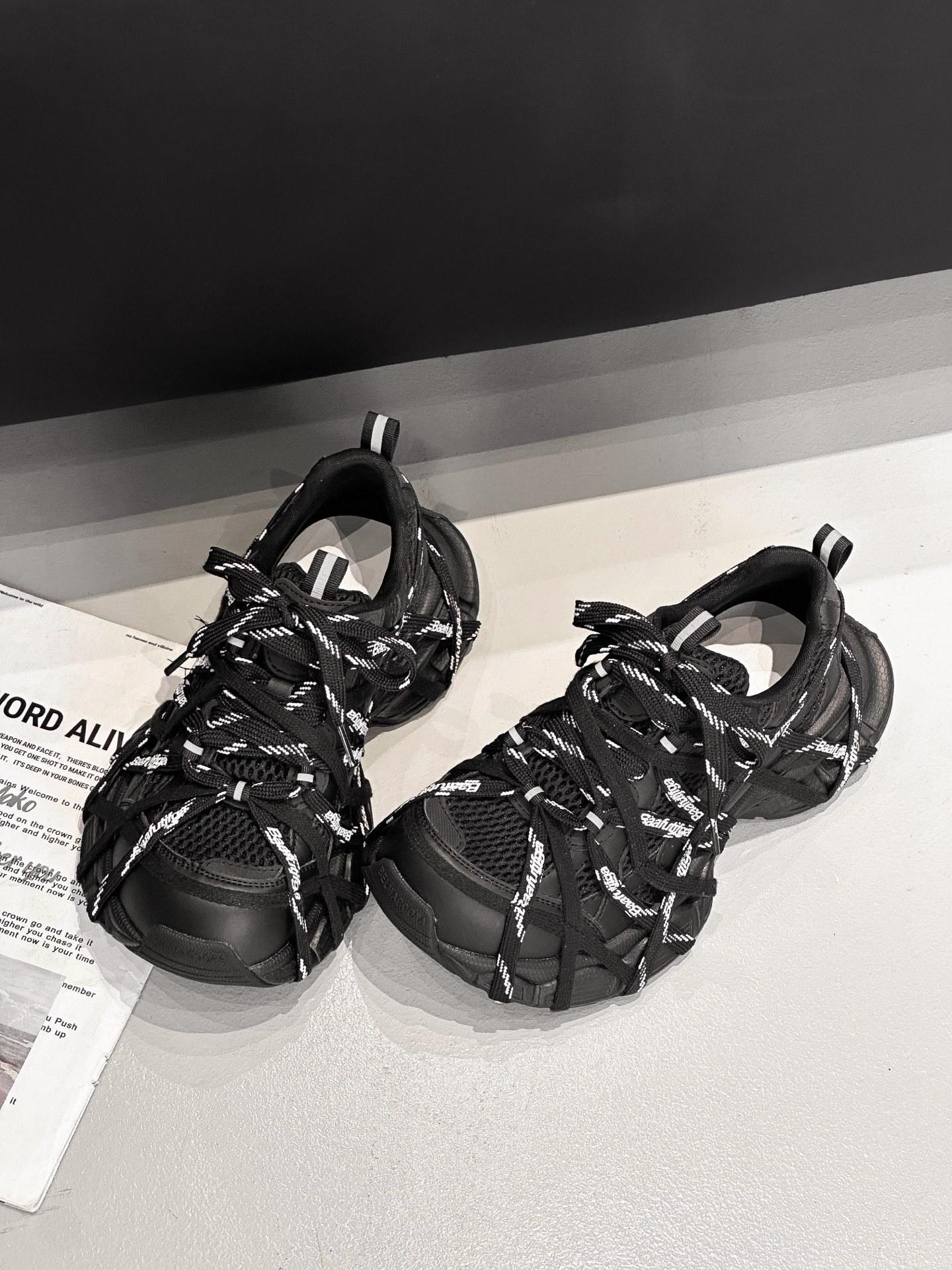 

Европейский стиль кроссовки папы женские 2025 осень новые на толстой подошве увеличивающие рост повседневные спортивные туфли универсальные дышащие кроссовки женские 40 чёрный