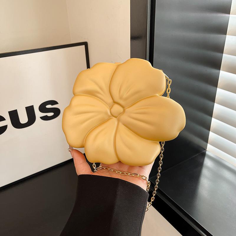 

Personalized acrylic mini flower bag female 2025 new European and American sweet and cool style Spice Girl chain bag crossbody red envelope білий