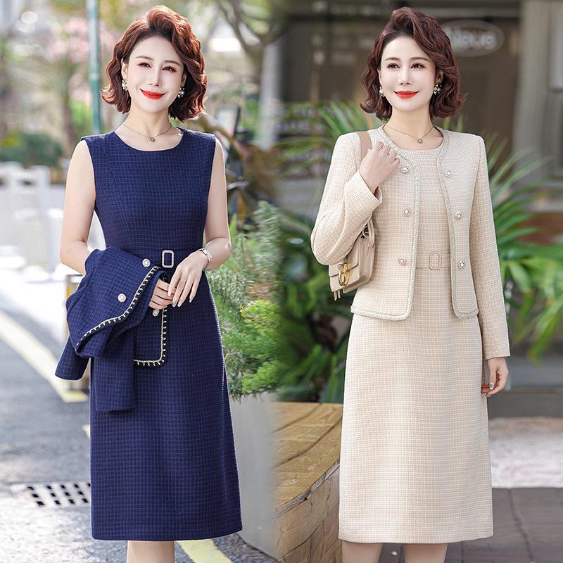 Costum din două piese de primăvară 2024 pentru femei de vârstă mijlocie (40-60)