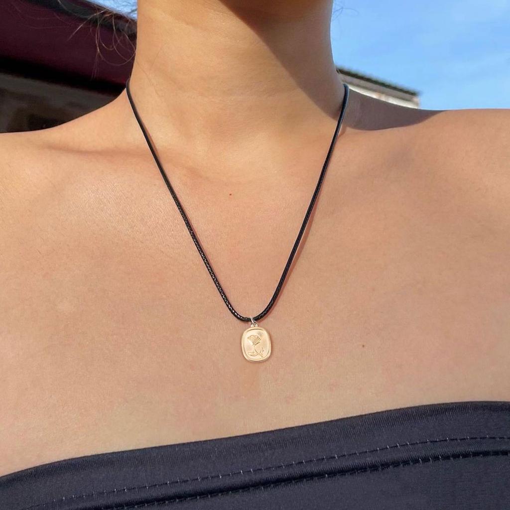 Elegant Irregular Pendant Necklace Adjustable Length Choker Stainless Steel Clavicle Chain Jewelry for Women and Girls