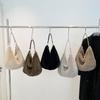 Plüsch-Teigtaschen-Tasche Teigtaschenförmige Handtasche mit großem Fassungsvermögen Weiche Pelz-Umhängetasche Warme flauschige Tragetasche für den täglichen Gebrauch Einkaufen Arbeit
