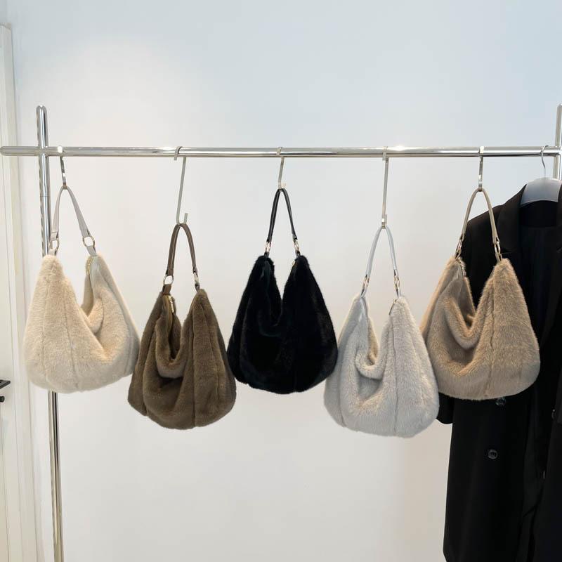 Plüsch-Teigtaschen-Tasche Teigtaschenförmige Handtasche mit großem Fassungsvermögen Weiche Pelz-Umhängetasche Warme flauschige Tragetasche für den täglichen Gebrauch Einkaufen Arbeit