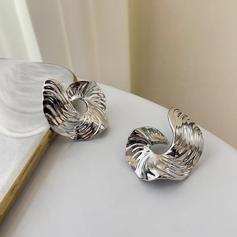 Unique Retro Metal Cold Abstract Simple Styling Sense Texture Exaggerated Irregular Round Earrings
