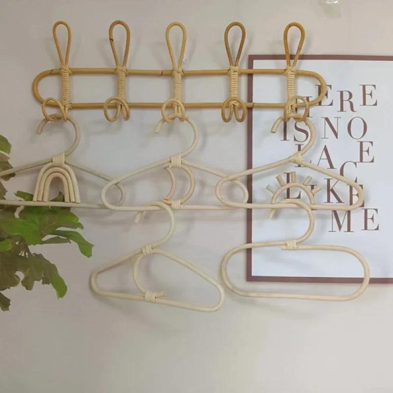 Clothes Hat Hanging Hooks 5-Hook Rattan Wall Hanger Garments Organizer Rack Wall Storage Decor Kids Room Wall Mounted Hanger