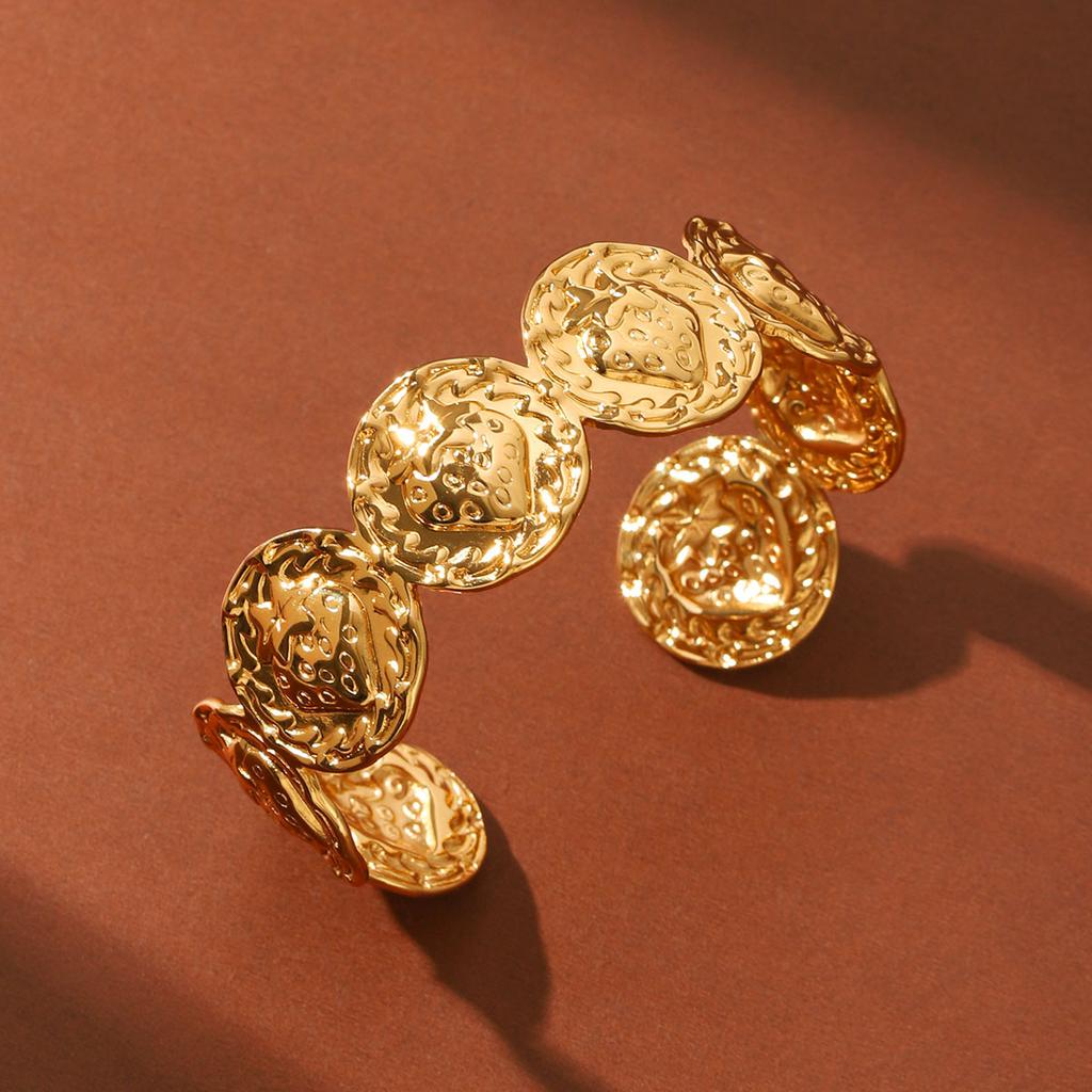 Bracelet tendance au design polyvalent, bracelet rond fraise en acier inoxydable plaqué or 18 carats, best-seller transfrontalier