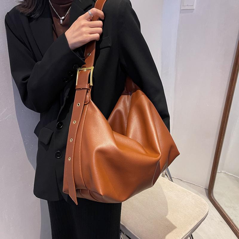 Premium sense of simplicity and large capacity solid color underarm tote bag women's bag 2025 new autumn and winter casual shoulder oblique span bag