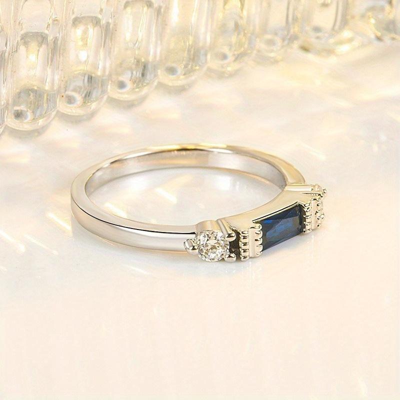 Emerald Ring for Women, Featuring A Geometric and Minimalist Design, A Fashionable Ring That Never Fades In A Long Time