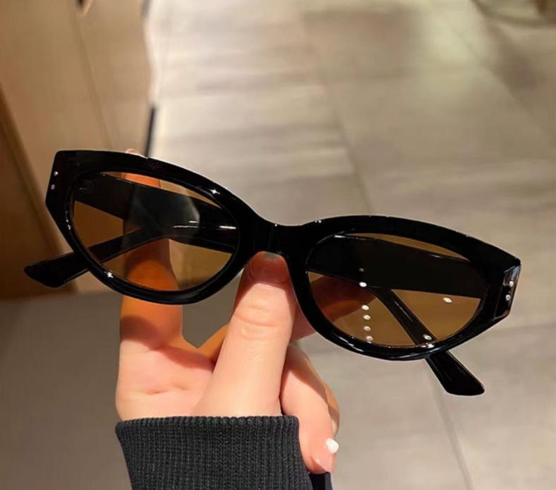 

Trendy Retro Cat-Eye Sunglasses: High-End Unisex UV-Protection
