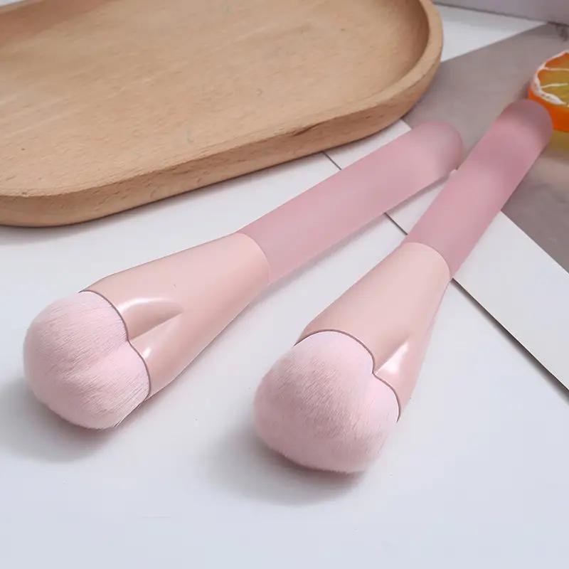New 1PCS Traceless Foundation Brush Heart Shape Makeup Brush Professional Makeup Artist Beauty Tool