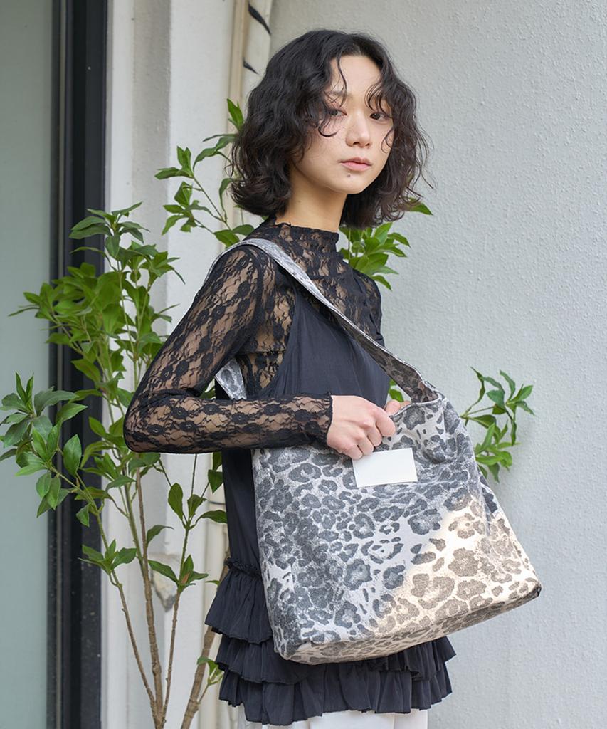 The Green Lab Leopard Print In-Pocket Shoulder Bag [Ash Grey]