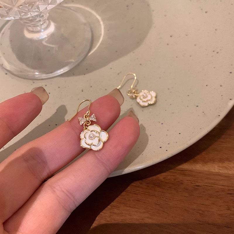 French Camellia Stud Earrings - Elegant & Luxurious Design for Women