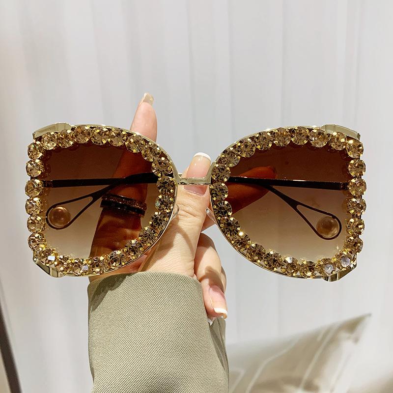Fashion Vintage Diamond Oversized Sunglasses Women Luxury Brand Designer Sun Glasses Big Frame Punk Crystal Rhinestone Shades