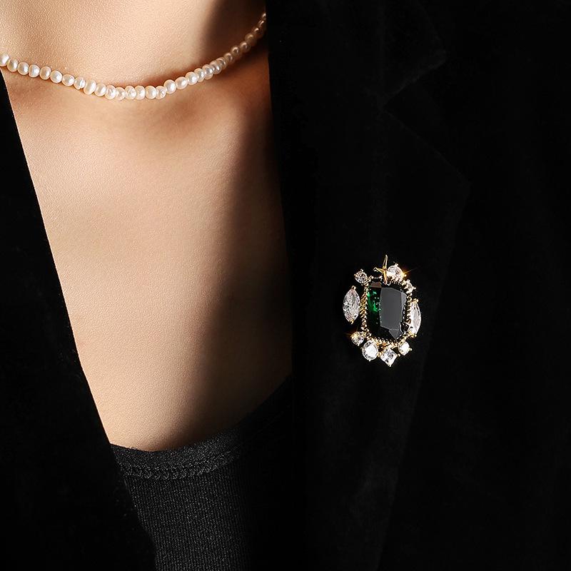 **Bo Xin Yun Luxury Geometric Green Zirconia Brooch - Korean Style Pin Accessory**