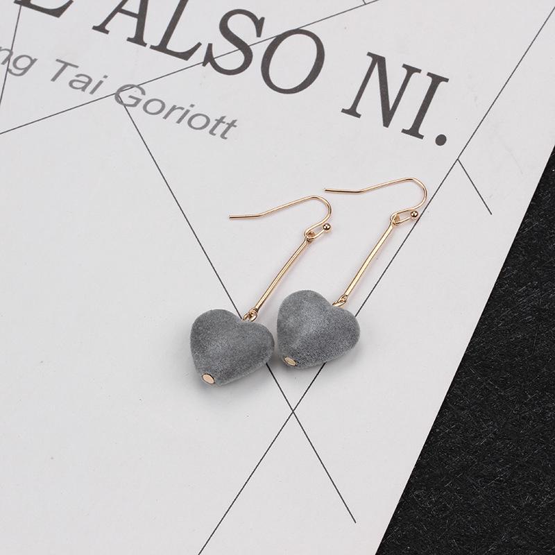 Herbst und Winter, Flanell Pfirsichherz Liebe Asymmetrische Ohrringe, Perle Süße Temperament Ohrringe