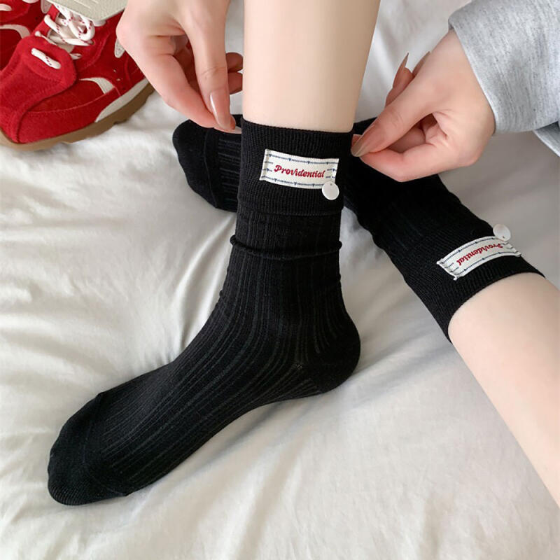 1319 Button Tab Brand Button Lettering Fashion Socks 01 White