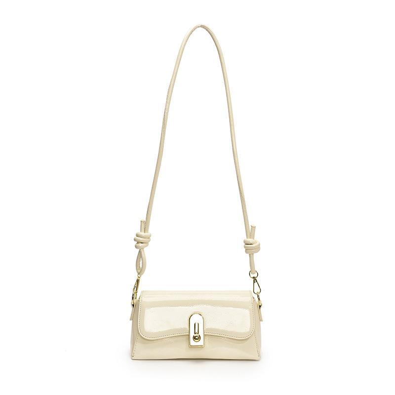 This year, Korean simple commuter style women's temperament small square bag high sense casual versatile fashion messenger bag is popular.