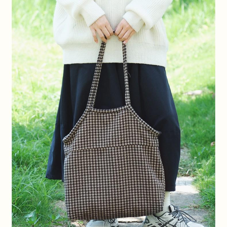 2026 Simple Large Capacity Plaid Canvas Shoulder Bag for Women and College Students