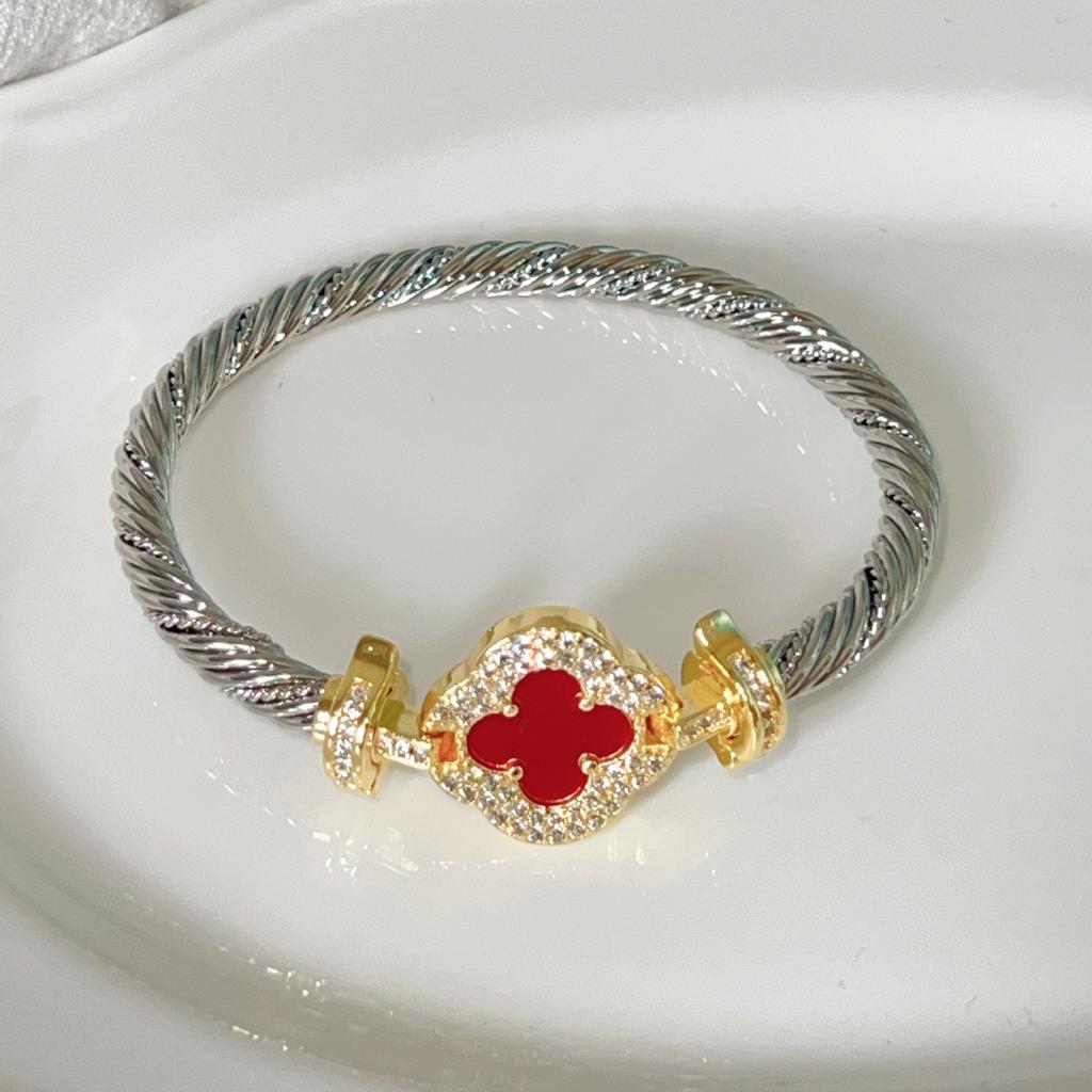High End Fashion Micro Inlaid Zircon Clover Bracelet with Gold Plating for Women's Jewelry