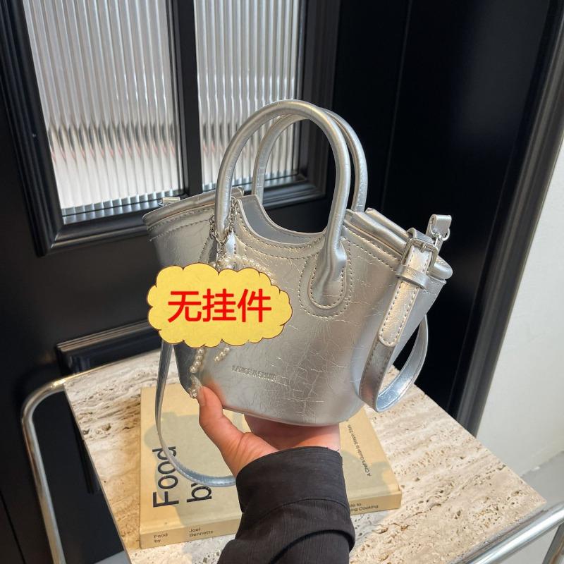 Lightweight red vegetable basket bucket bag women's new light luxury niche high-end messenger bag