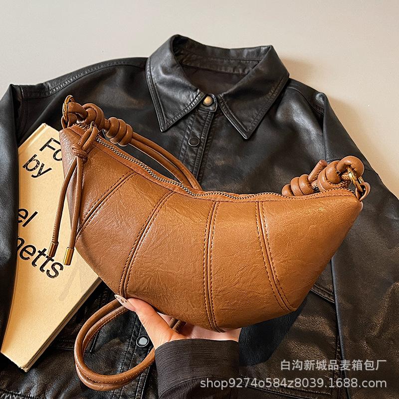 Single shoulder solid color niche design versatile horn messenger bag manufacturer casual texture commuter fashion dumpling bag