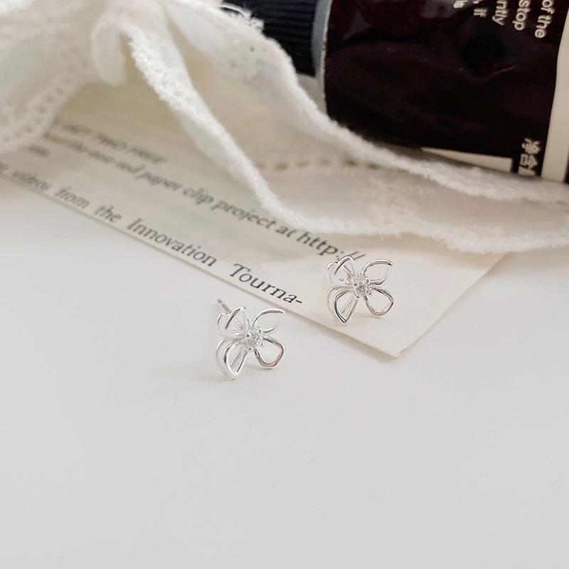 Japanese and Korean Style Hollow Flower Earrings for Summer Simple Versatile Earrings High-end Earrings