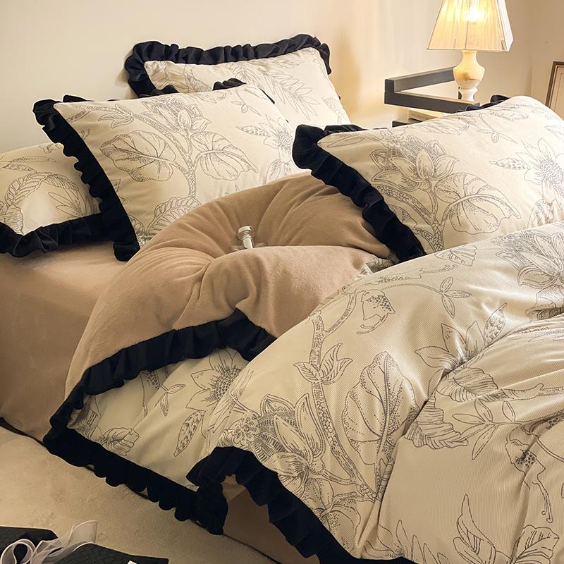 Sleep Grid Light French Hepburn Wind Corduroy Milk Velvet Four Piece Set