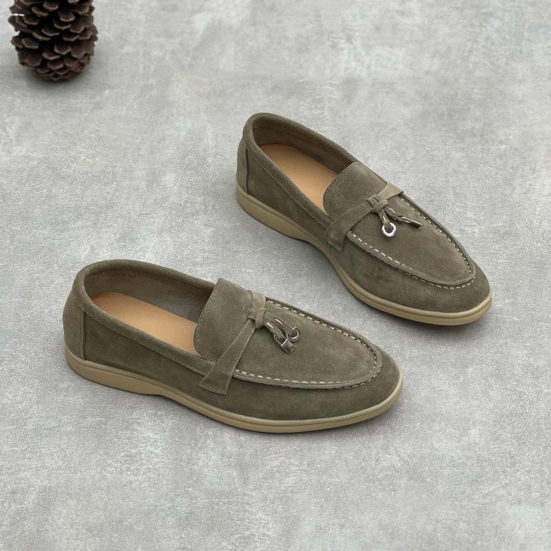 The New Retro Lazy Shoes Feature Soft Leather and A Flat, Comfortable Single Shoe That Can Be Worn On One Foot