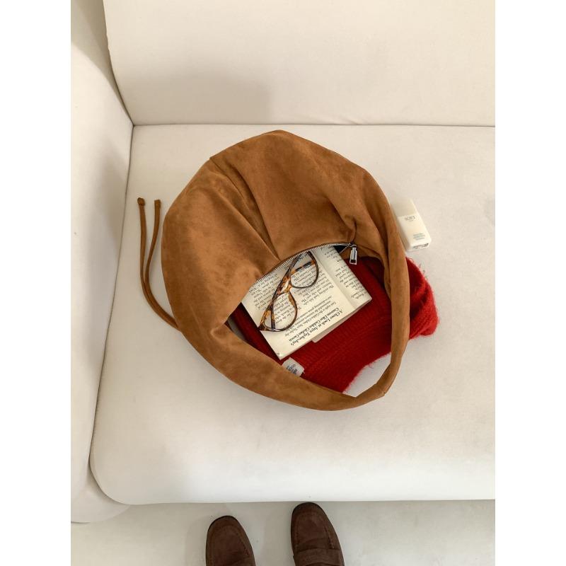 

New women s shoulder bag autumn and winter versatile dumpling crescent bag fashionable solid color portable suede bag коричневий