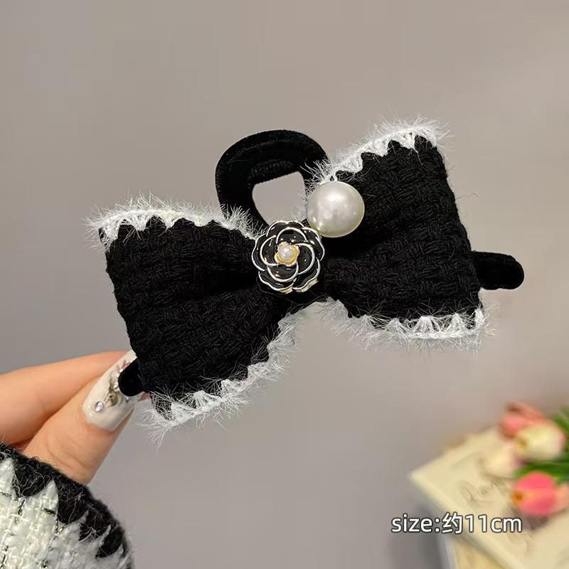 1pc  Autumn and winter clip style, light luxury, small fragrance, bow hair clip, plush high-end hair accessory, camellia flower