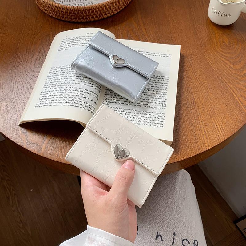 New trendy heart-shaped wallet, fashionable solid color peach heart three-fold small card bag, thin women's short wallet.