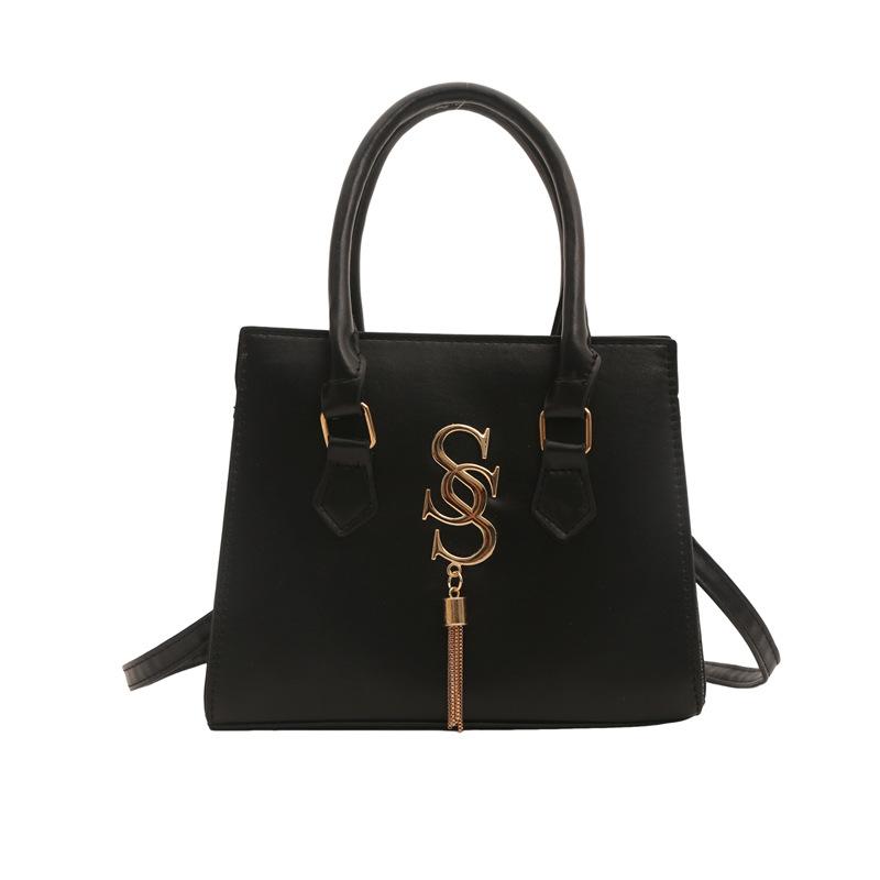 

Повседневная маленькая квадратная сумка с буквами для женщин 2024 года, новый летний тренд, модная простая переносная сумка на плечо с косым крестом под мышкой чёрный