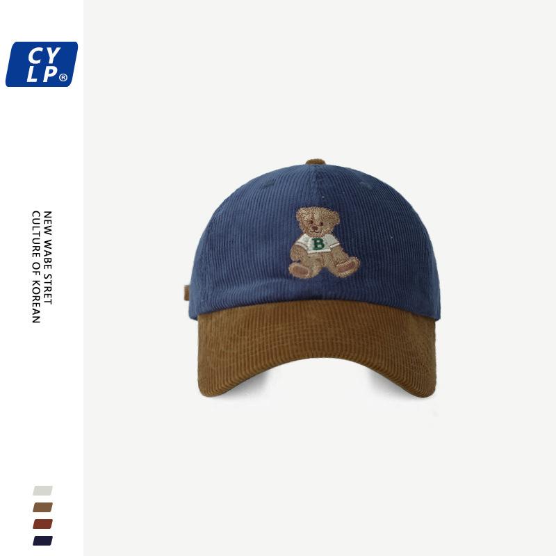 Koreanische Niedliche Cartoon Bär Bestickte Baseballkappe für Damen im Winter Kord Studentenmode Spleißen Kontrastfarbe Baseballkappe