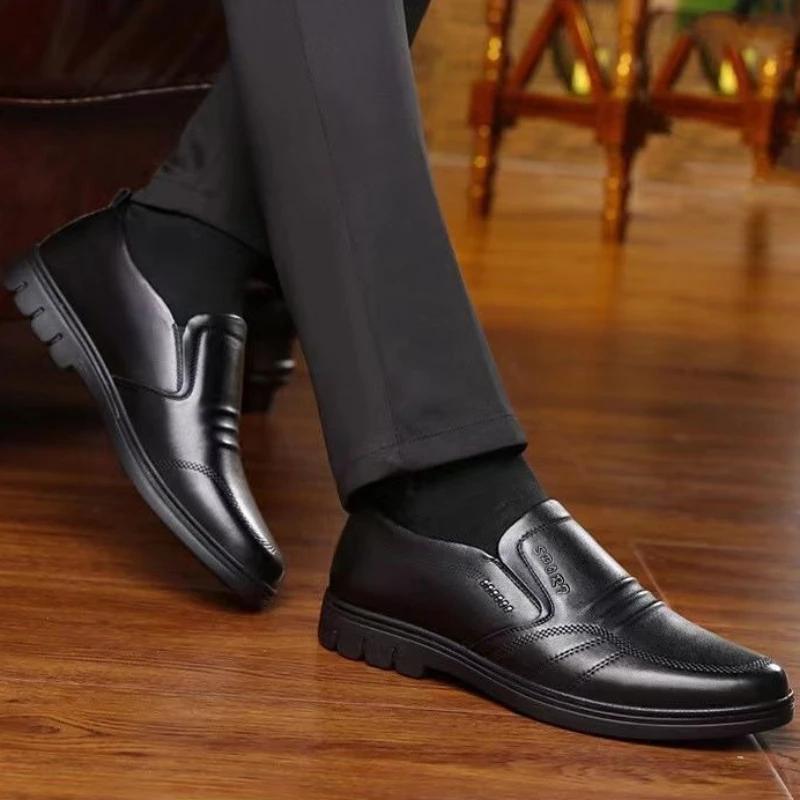Sapato Casual Masculino para Aumentar Altura Cabedal Brilhante Bico Redondo Comum Baixo Preço Tamanho 45 Moda 2026 PU Novidade em Sapatos Masculinos de Couro