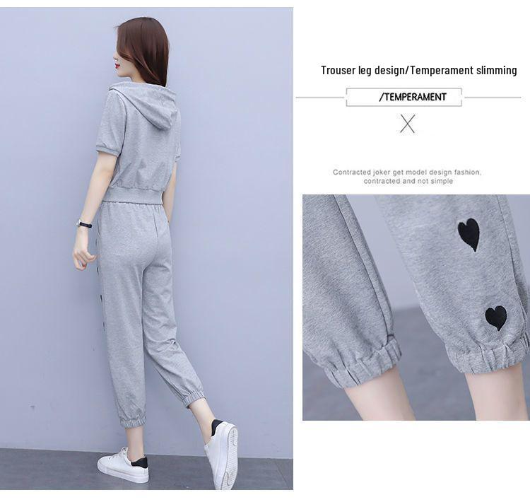 Trendiges kurzes sportlich-lässiges Sommer-Set mit Kapuze, schlankmachendes zweiteiliges Übergrößen-Set, altersreduzierende Kollektion 2025