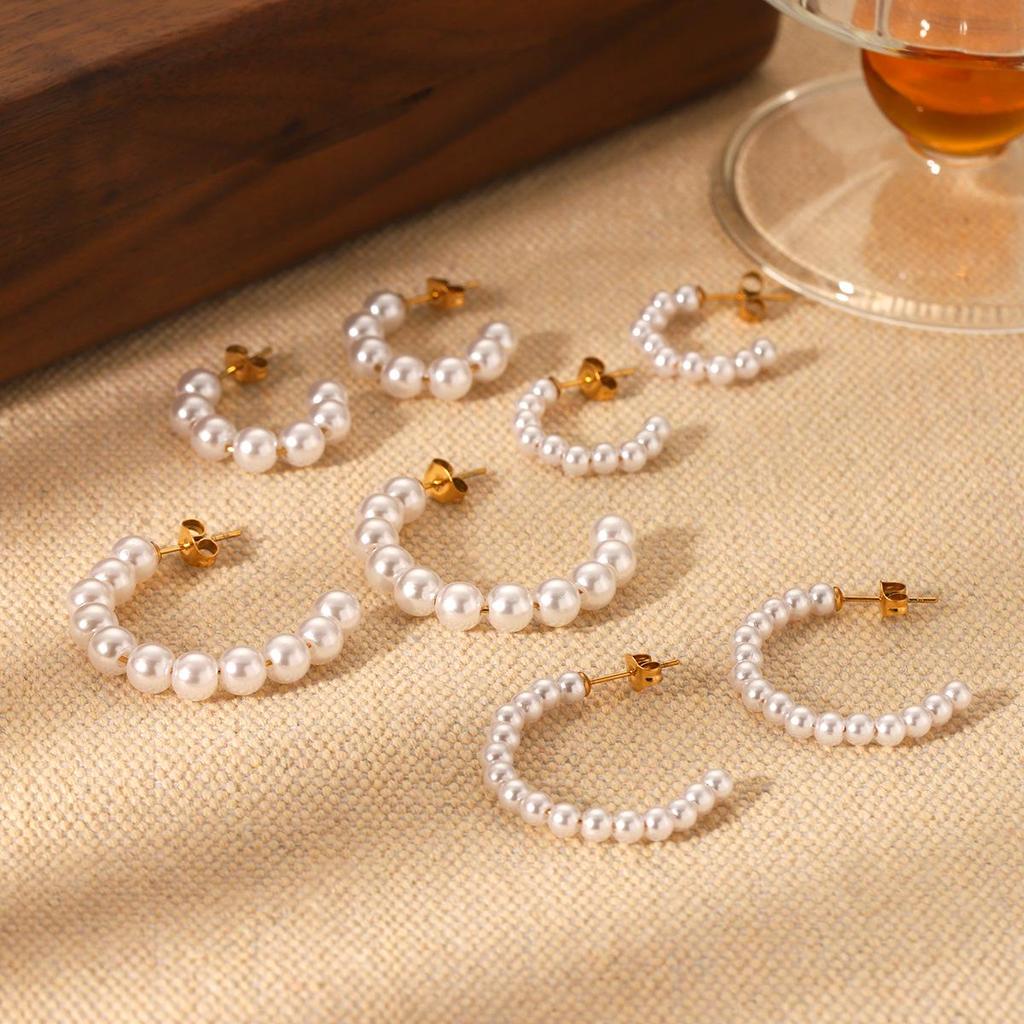 Europejskie i Amerykańskie Retro Kolczyki Sztyfty ze Stali Nierdzewnej w Kształcie Litery C z Perłą dla Kobiet