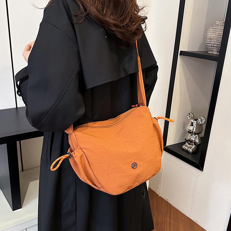 Large Capacity Messenger Bag Women'S Lightweight Shoulder Bag Simple Commuter Messenger Bag Sports Yoga Bag Cycling Carry-On Backpack